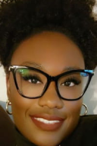 Headshot photo of Gabrielle Arnold